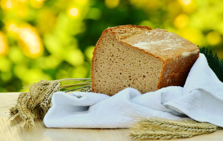 Bild Brot und Weizenhalme