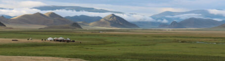 ... zum Beispiel mit der Emmaus-Bibelkursarbeit in der Mongolei.